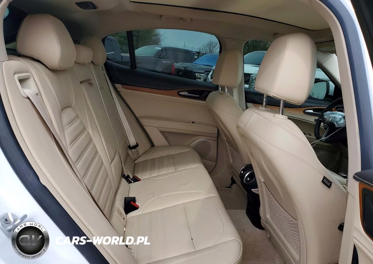 2019 Alfa Romeo Stelvio Ti VIN:ZASPAKBN0K7C30588 - 10