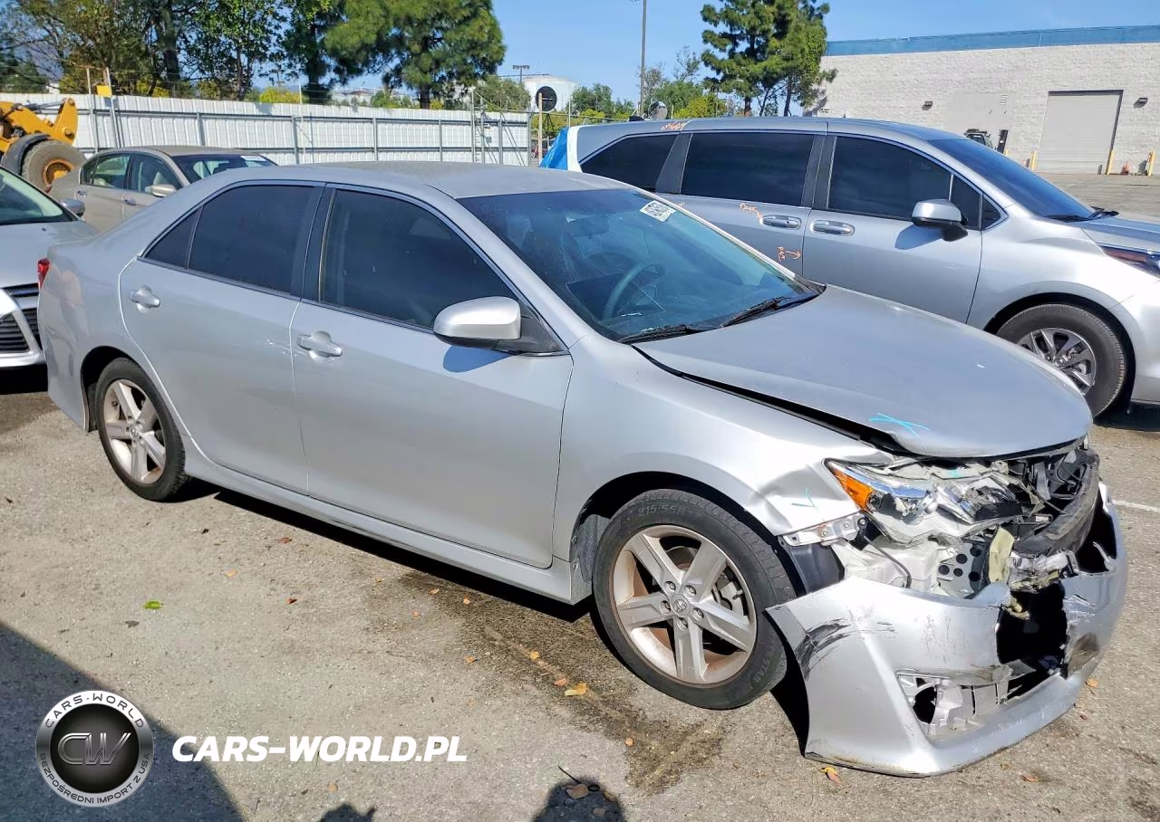 2014 Toyota Camry Se VIN:4T1BF1FK1EU800842 - 4