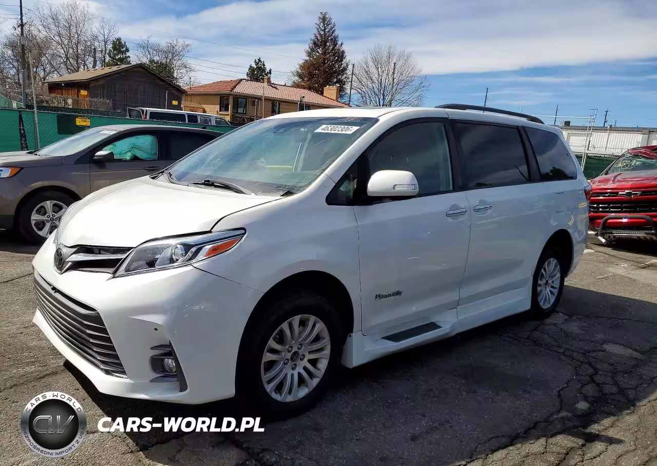 TOYOTA SIENNA XLE