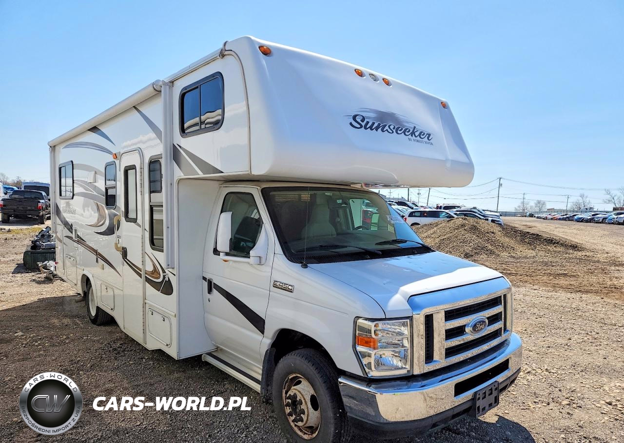 2013 Ford Econoline E450 Super Duty Cutaway Van