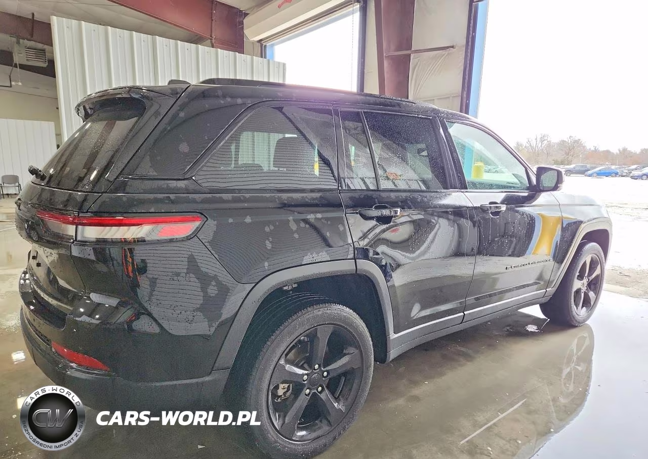 2023 Jeep Grand Cherokee Laredo VIN:1C4RJHAG6PC609360 - 3
