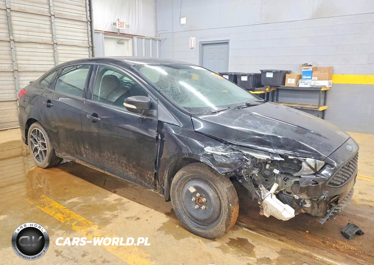 2015 Ford Focus Se VIN:1FADP3FE6FL304206 - 4