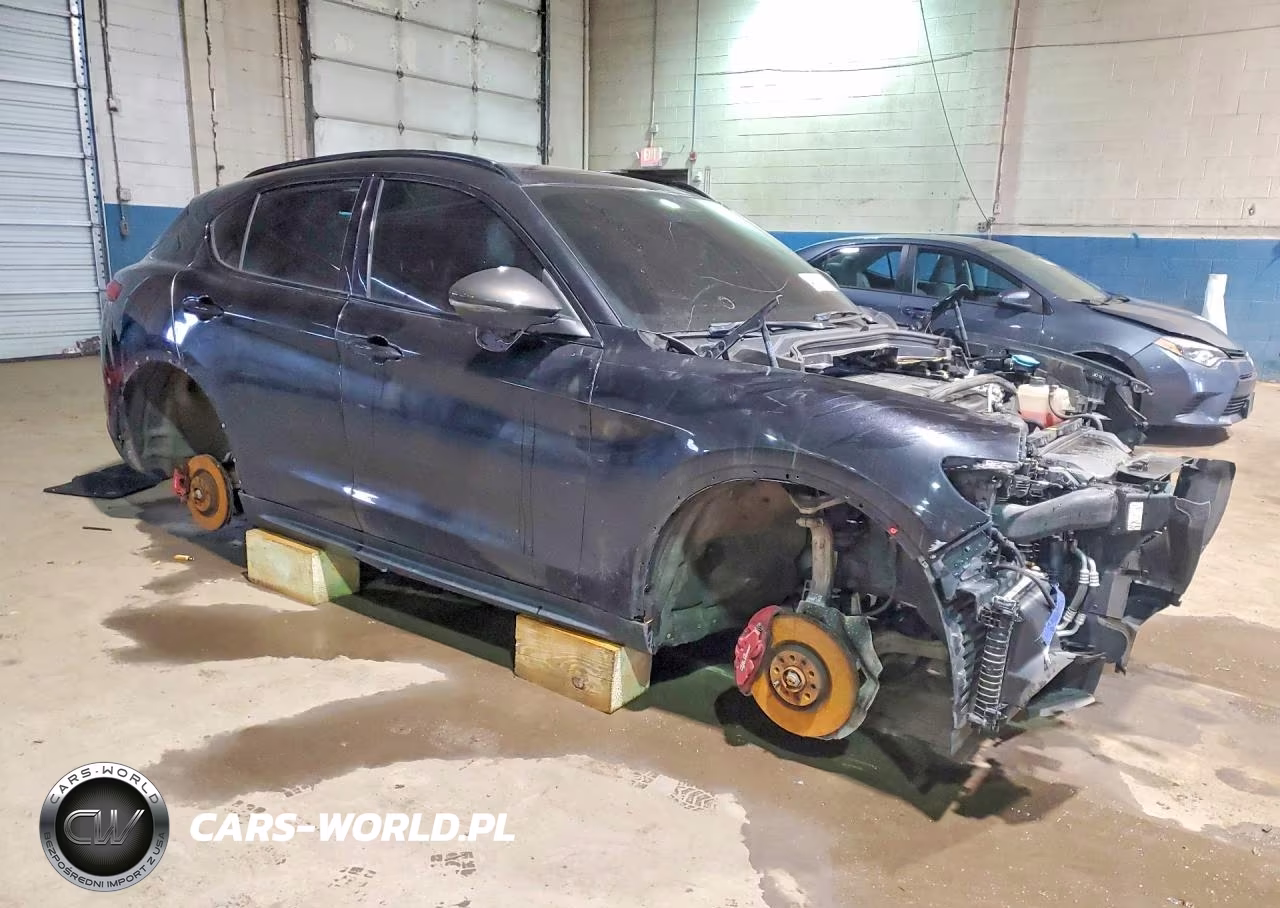2019 Alfa Romeo Stelvio Ti VIN:ZASPAKBN3K7C41519 - 4