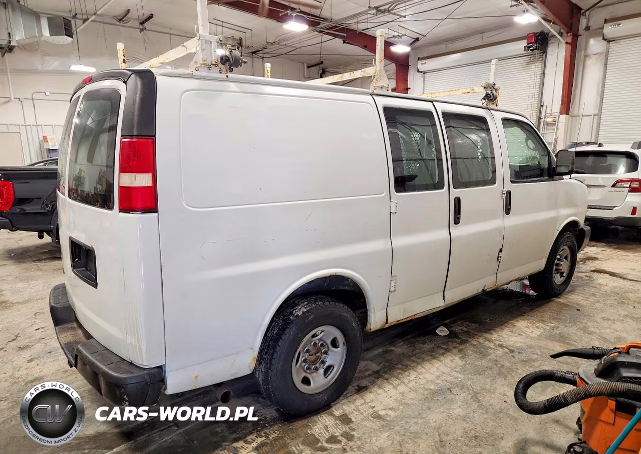 2010 Chevrolet Express 2500 Cargo Utility - Service Van VIN:1GCZGFBA4A1133898 - 3