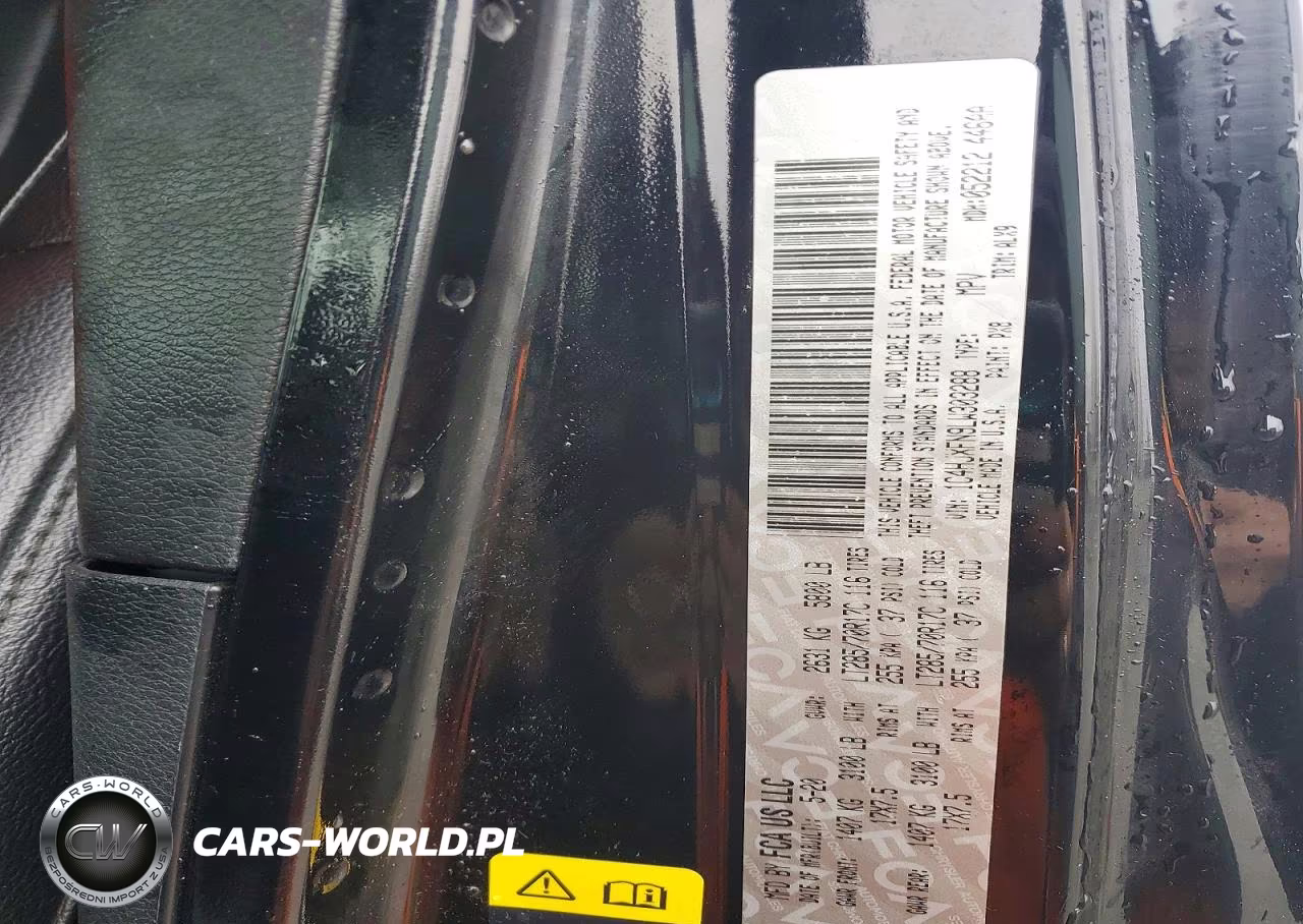 2020 Jeep Wrangler Unlimited Sahara VIN:1C4HJXFN9LW303288 - 13