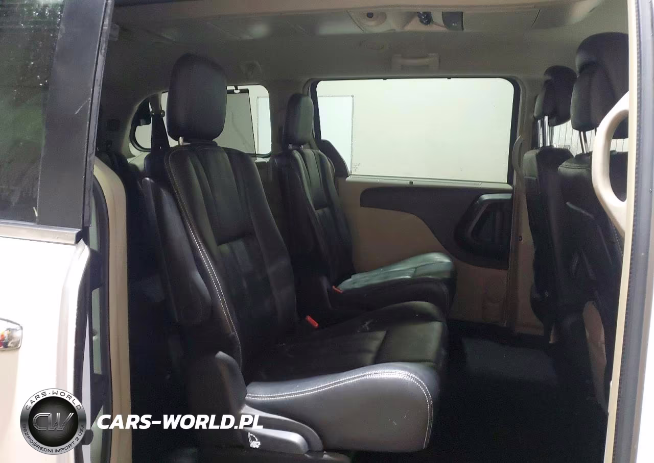 2015 Chrysler Town & Country Touring VIN:2C4RC1BG9FR665007 - 11