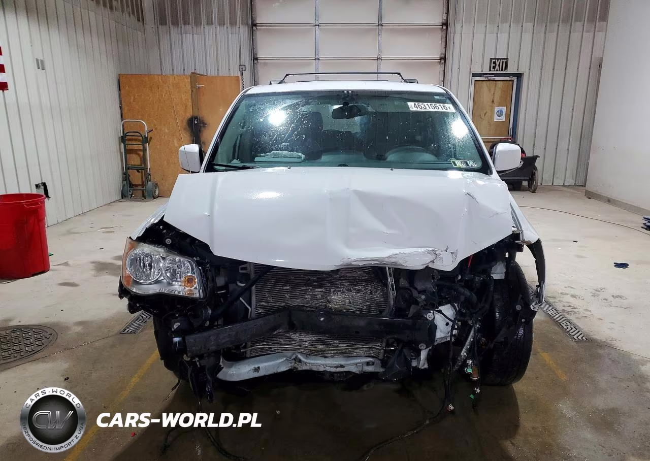 2015 Chrysler Town & Country Touring VIN:2C4RC1BG9FR665007 - 5