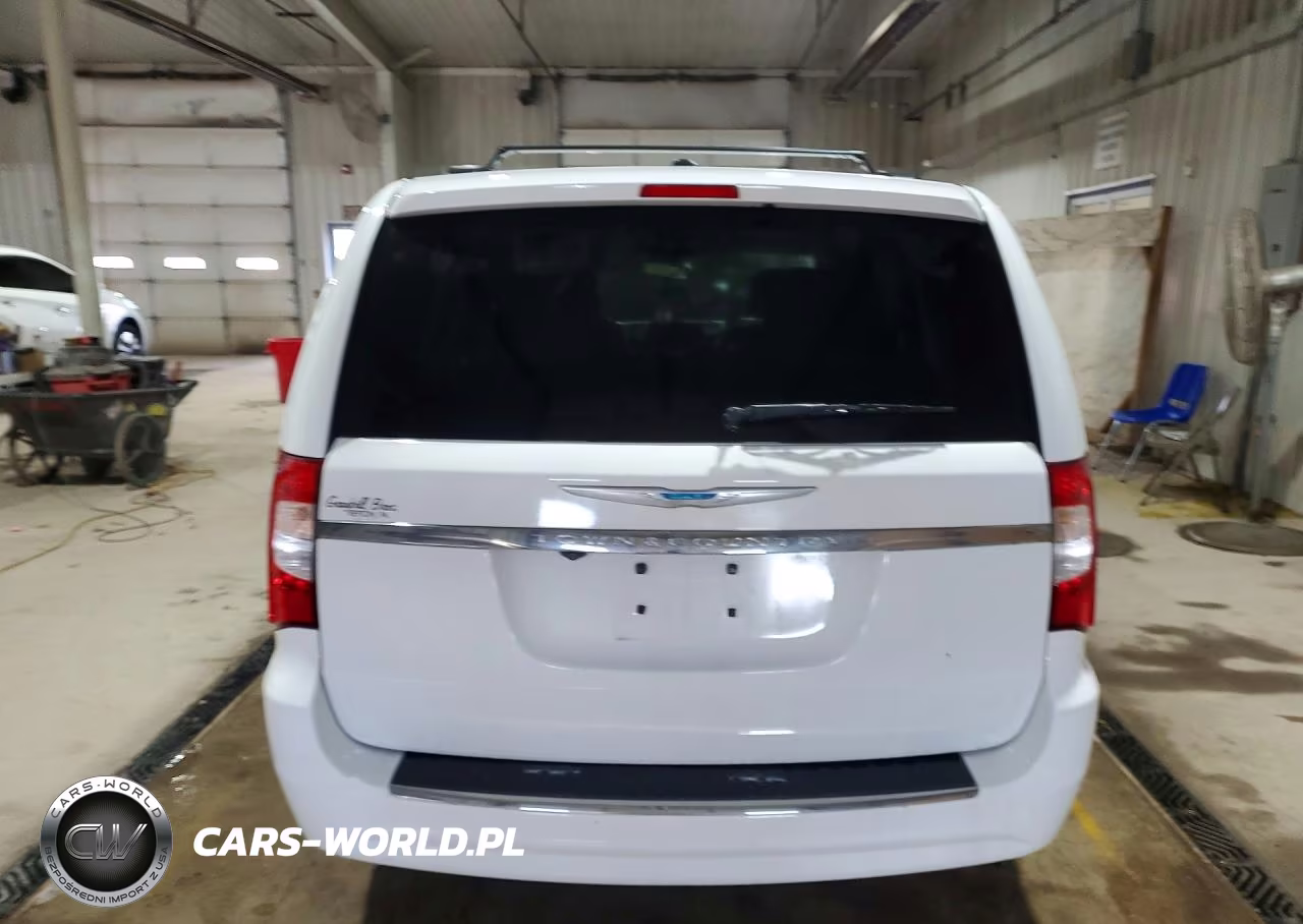 2015 Chrysler Town & Country Touring VIN:2C4RC1BG9FR665007 - 6