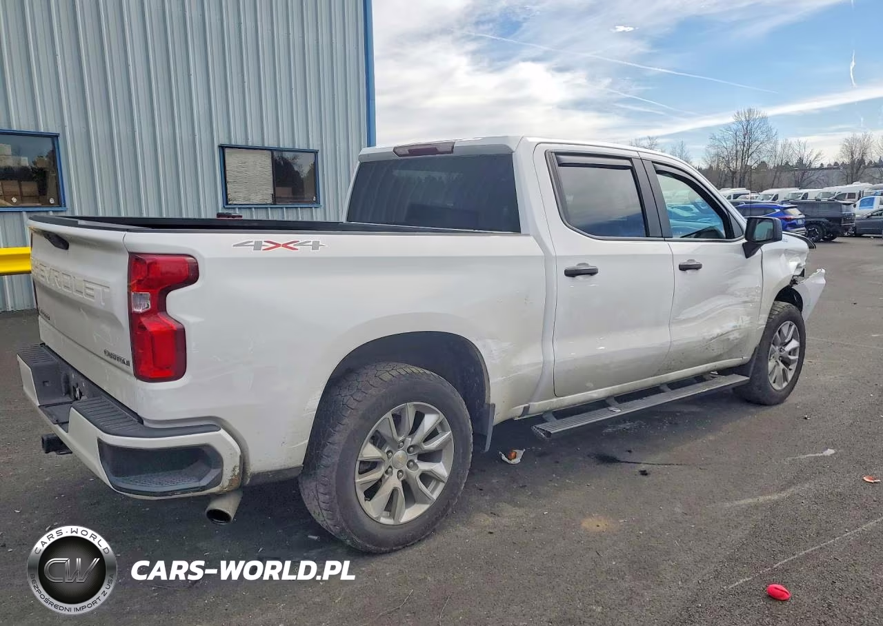 2020 Chevrolet Silverado K1500 Custom VIN:3GCPYBEH9LG196196 - 3