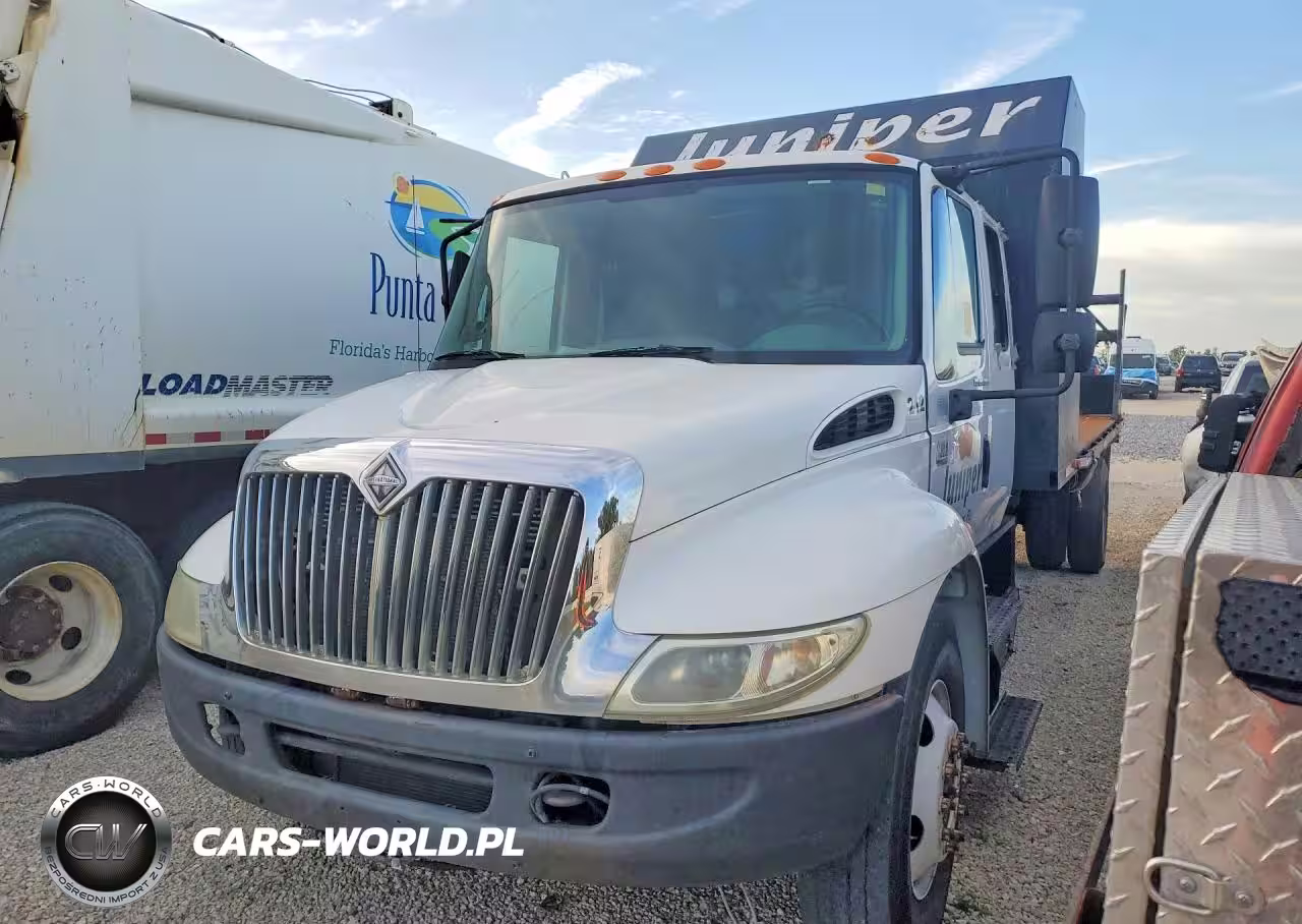 2003 International 4300 Flatbed Truck