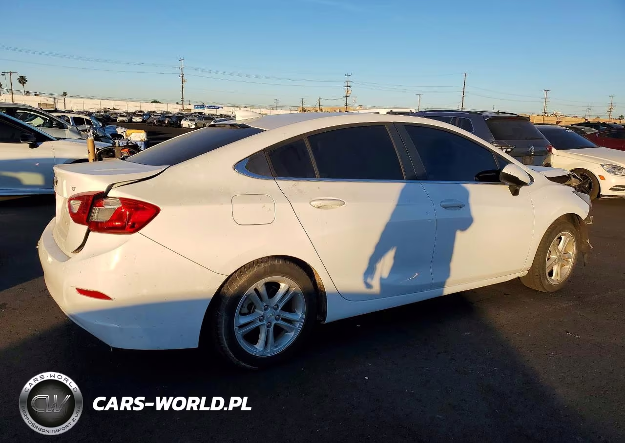 2018 Chevrolet Cruze Lt VIN:1G1BE5SM9J7192253 - 3