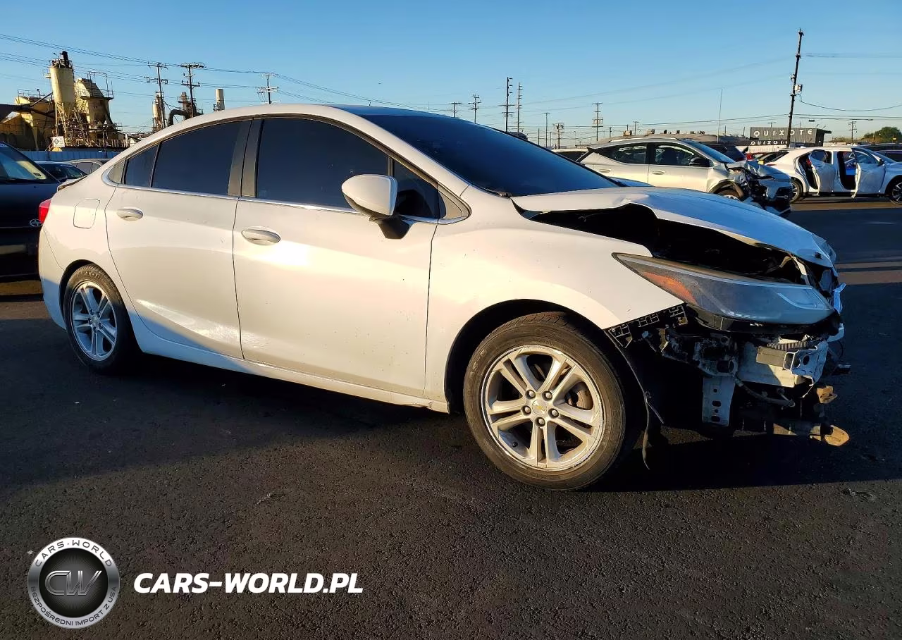 2018 Chevrolet Cruze Lt VIN:1G1BE5SM9J7192253 - 4