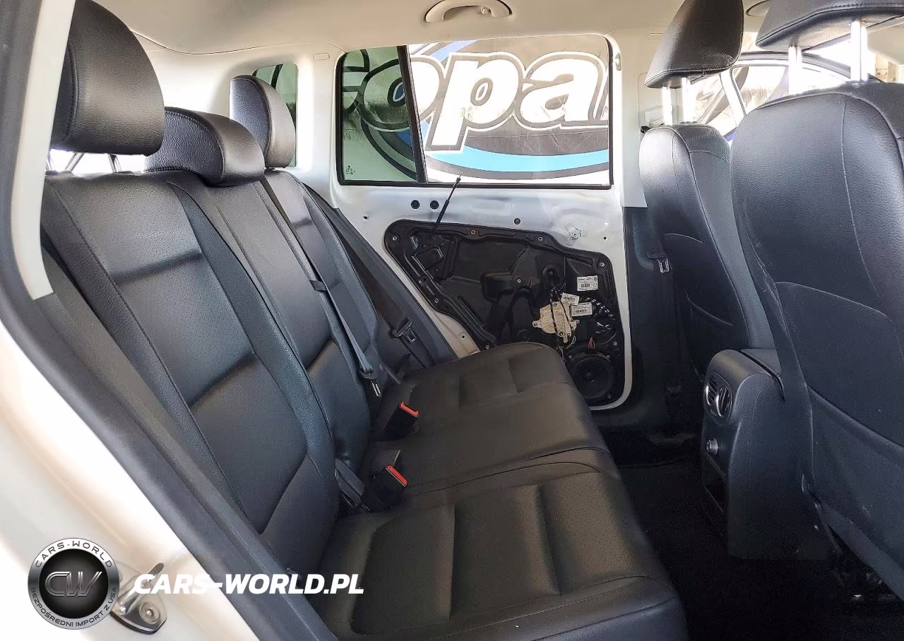 2017 Volkswagen Tiguan S VIN:WVGAV7AX1HK001938 - 10
