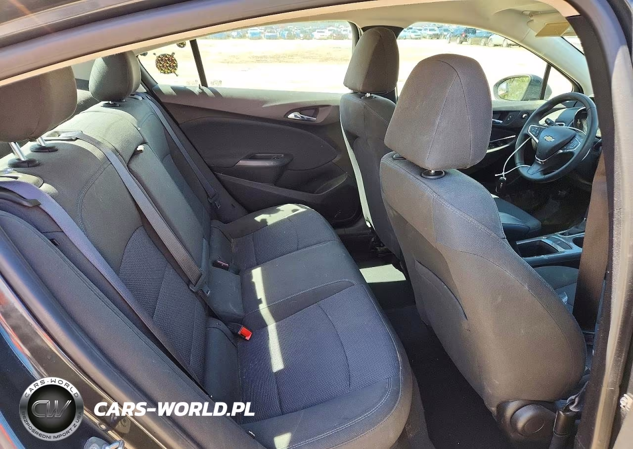 2018 Chevrolet Cruze Lt VIN:1G1BE5SM9J7173704 - 10