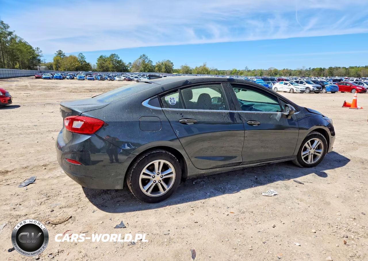 2018 Chevrolet Cruze Lt VIN:1G1BE5SM9J7173704 - 3