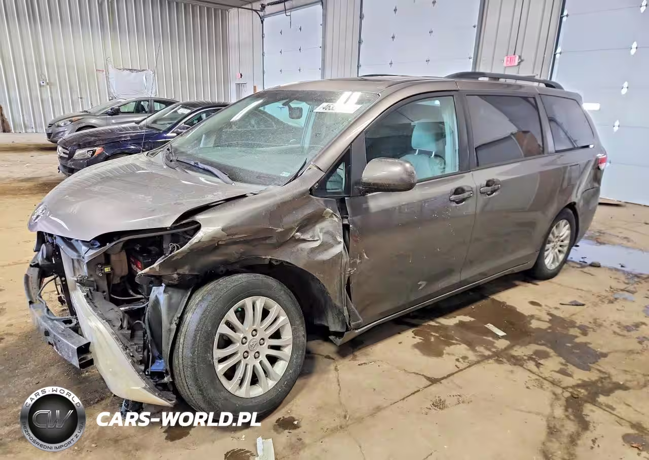 2013 Toyota Sienna Xle 8-Passenger