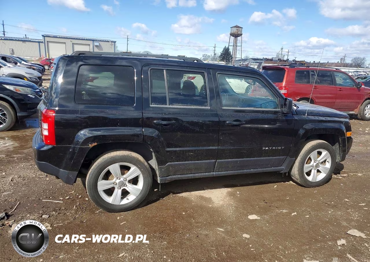 2014 Jeep Patriot Latitude VIN:1C4NJPFA0ED563299 - 3