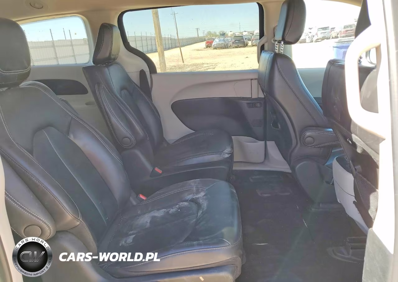 2023 Chrysler Pacifica Hybrid Touring L VIN:2C4RC1L71PR509608 - 11