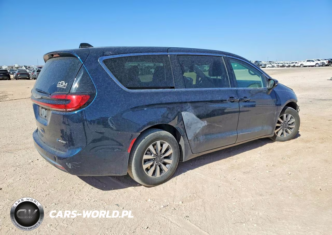 2023 Chrysler Pacifica Hybrid Touring L VIN:2C4RC1L71PR509608 - 3