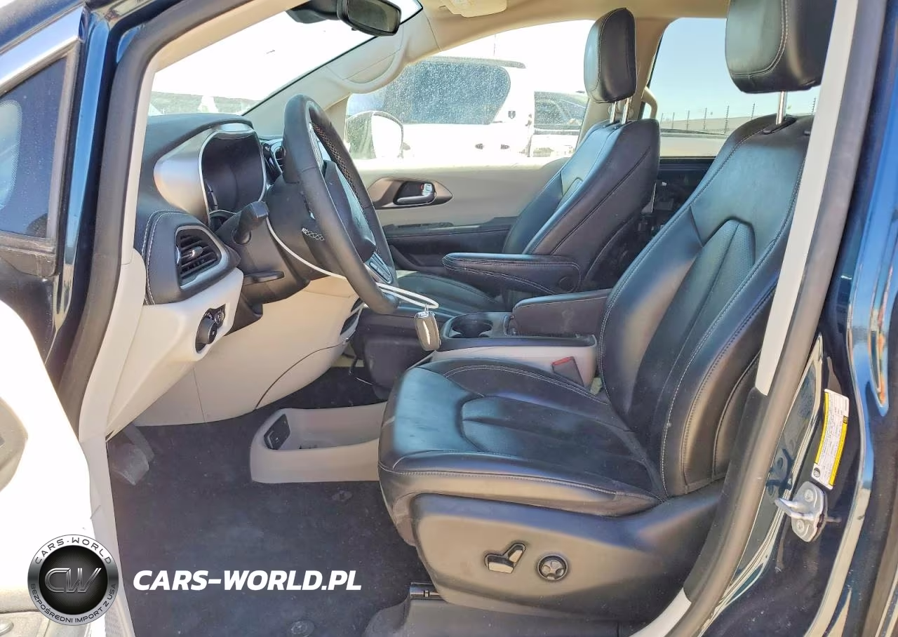 2023 Chrysler Pacifica Hybrid Touring L VIN:2C4RC1L71PR509608 - 7