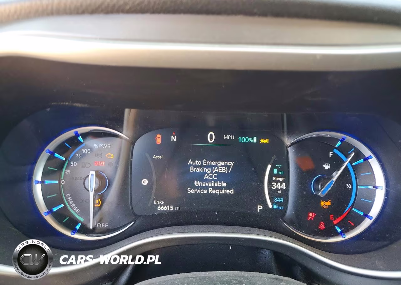 2023 Chrysler Pacifica Hybrid Touring L VIN:2C4RC1L71PR509608 - 9