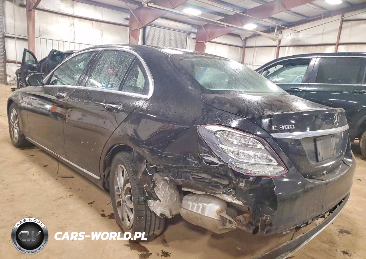 2015 Mercedes-Benz C 300 4Matic VIN:55SWF4KB9FU092619 - 2
