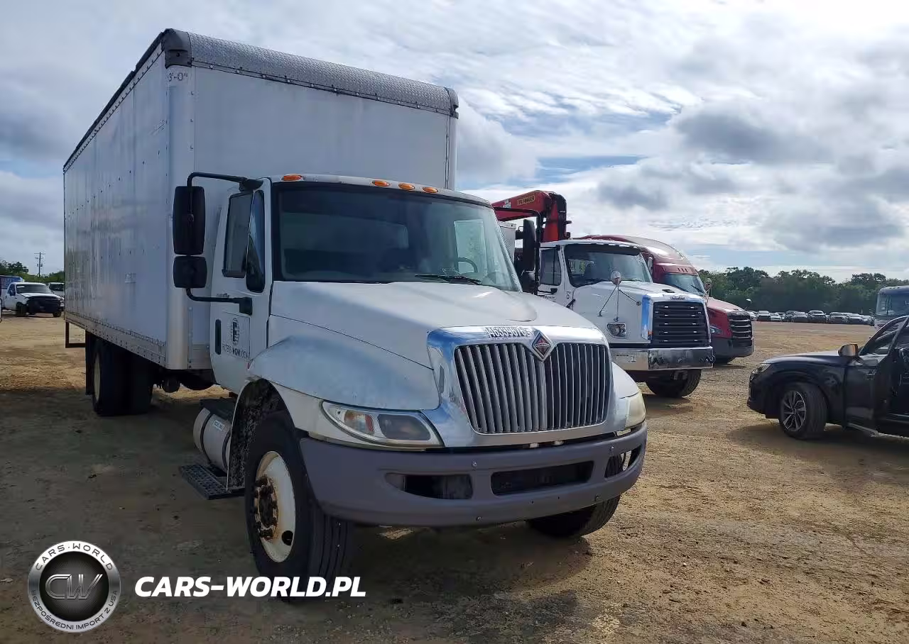 2013 International 4300 Box Truck