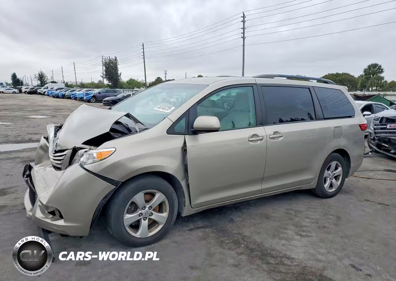 2016 Toyota Sienna Le 8-Passenger