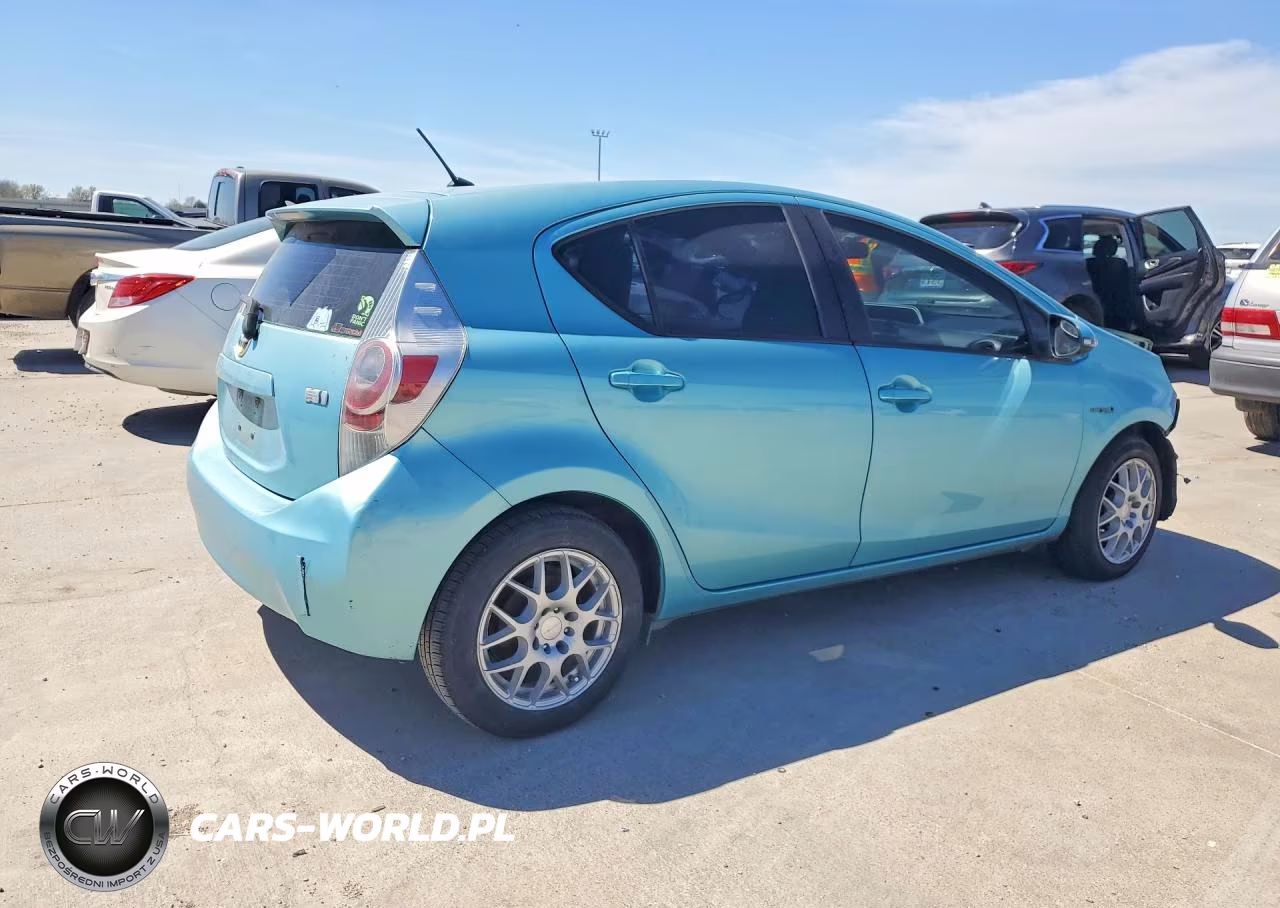 2013 Toyota Prius C One VIN:JTDKDTB33D1054981 - 3