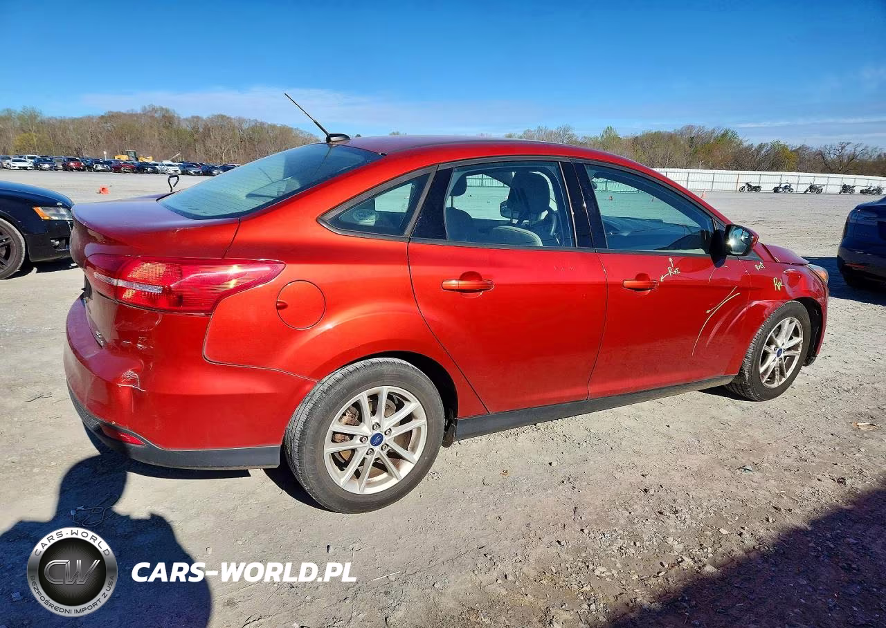 2018 Ford Focus Se VIN:1FADP3FE0JL240611 - 3
