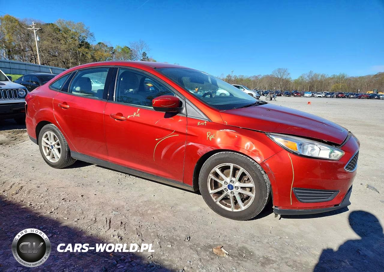 2018 Ford Focus Se VIN:1FADP3FE0JL240611 - 4