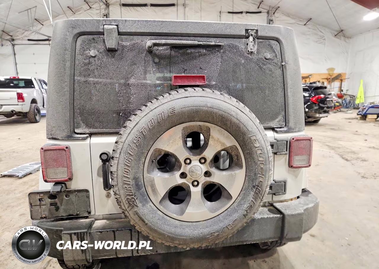 2017 Jeep Wrangler Unlimited Sahara VIN:1C4HJWEG2HL545944 - 6