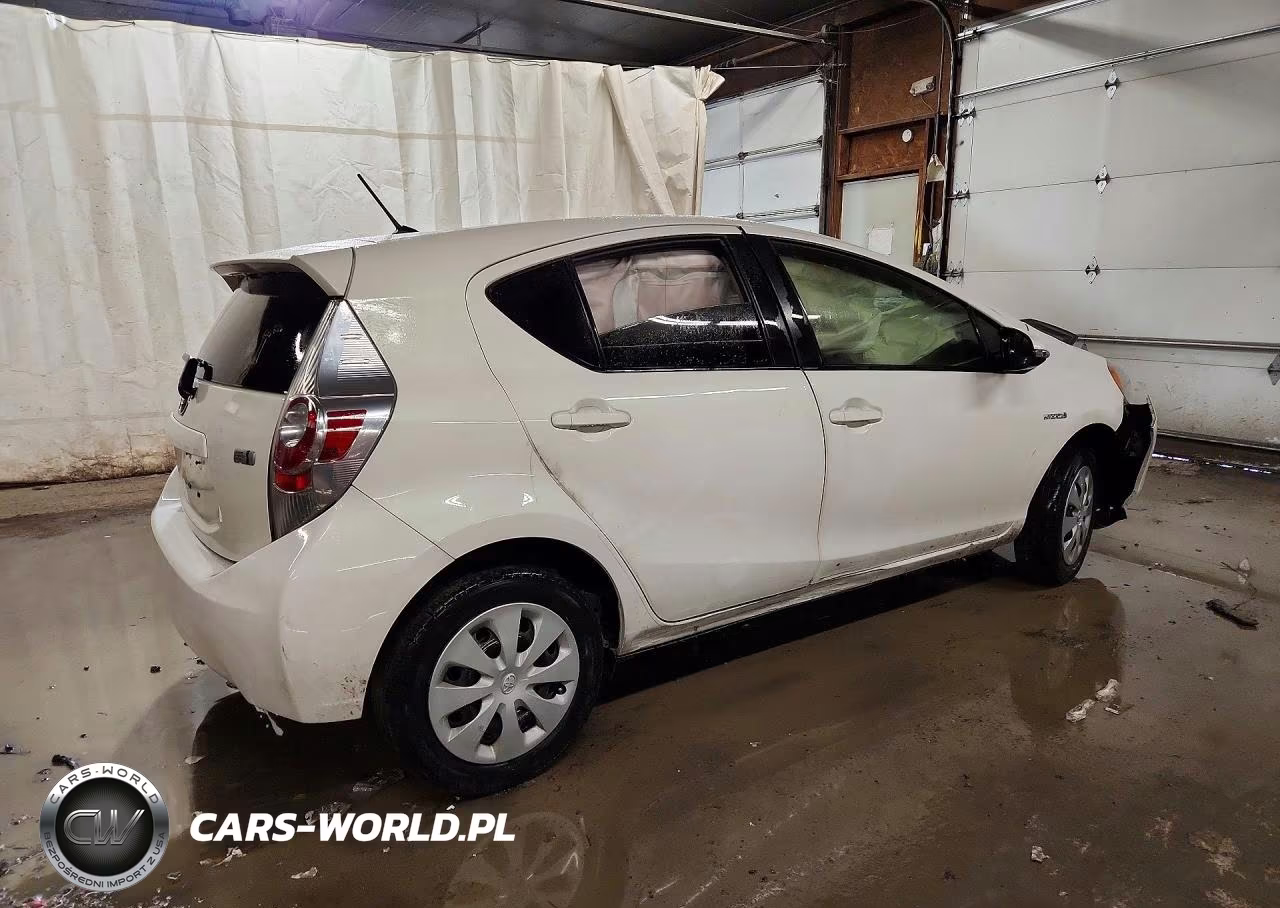 2014 Toyota Prius C One VIN:JTDKDTB32E1066928 - 3