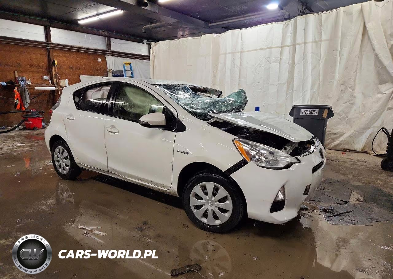 2014 Toyota Prius C One VIN:JTDKDTB32E1066928 - 4