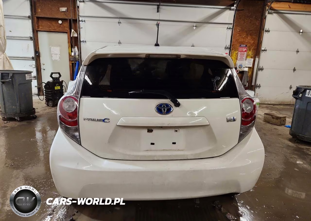 2014 Toyota Prius C One VIN:JTDKDTB32E1066928 - 6