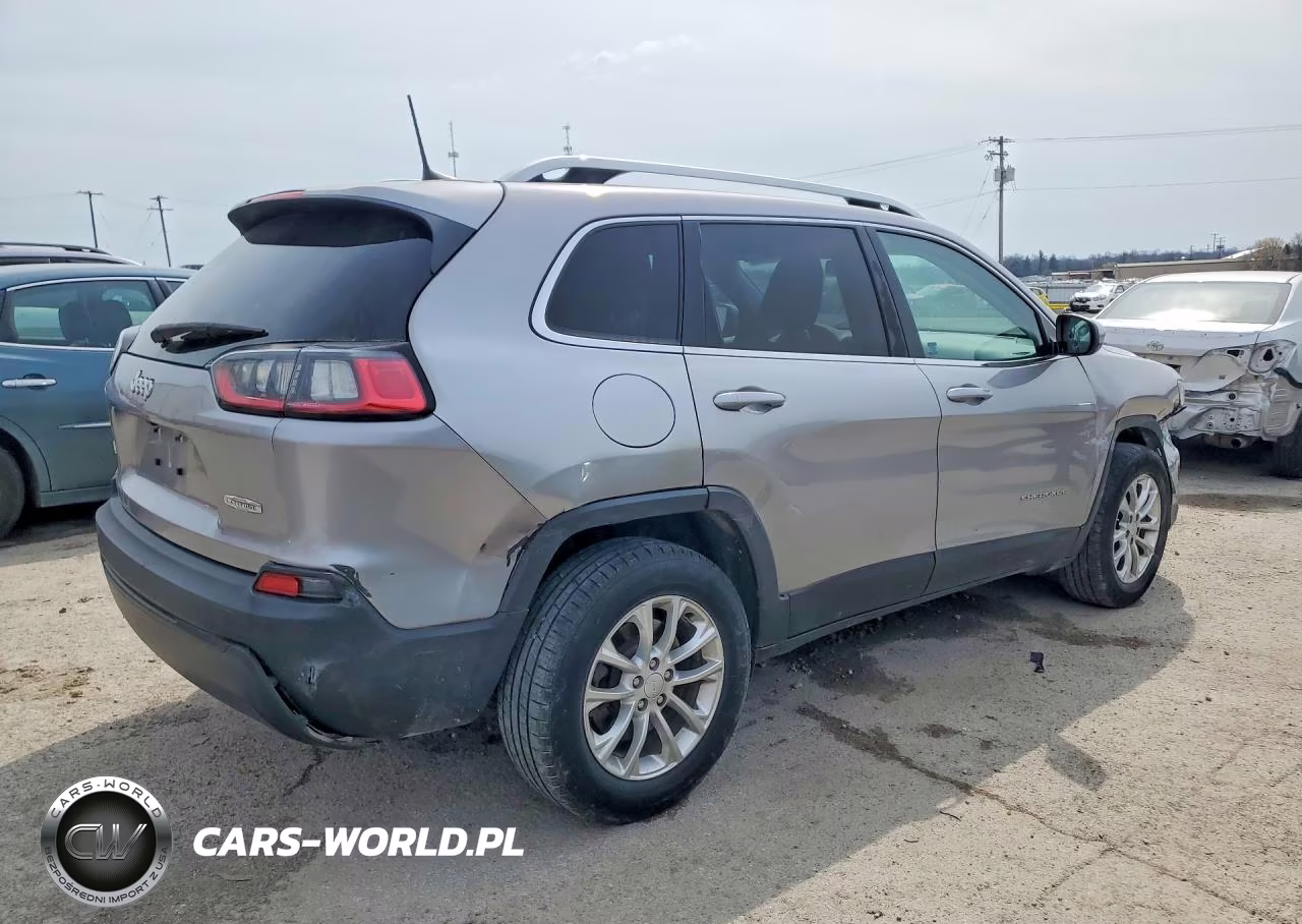 2019 Jeep Cherokee Latitude VIN:1C4PJMCB3KD282243 - 3