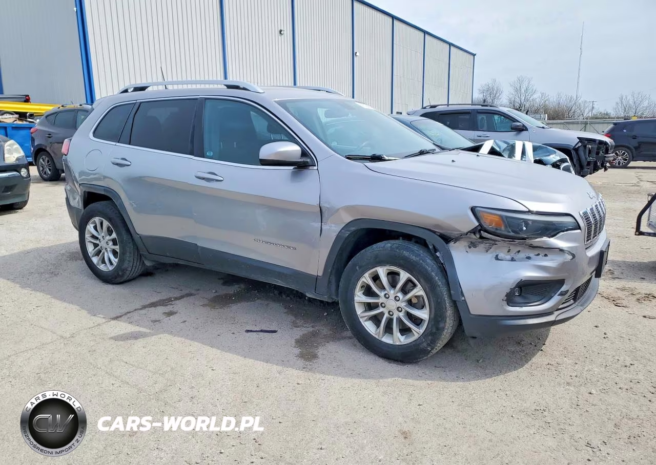 2019 Jeep Cherokee Latitude VIN:1C4PJMCB3KD282243 - 4