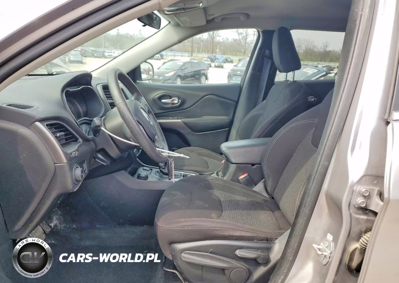 2019 Jeep Cherokee Latitude VIN:1C4PJMCB3KD282243 - 7