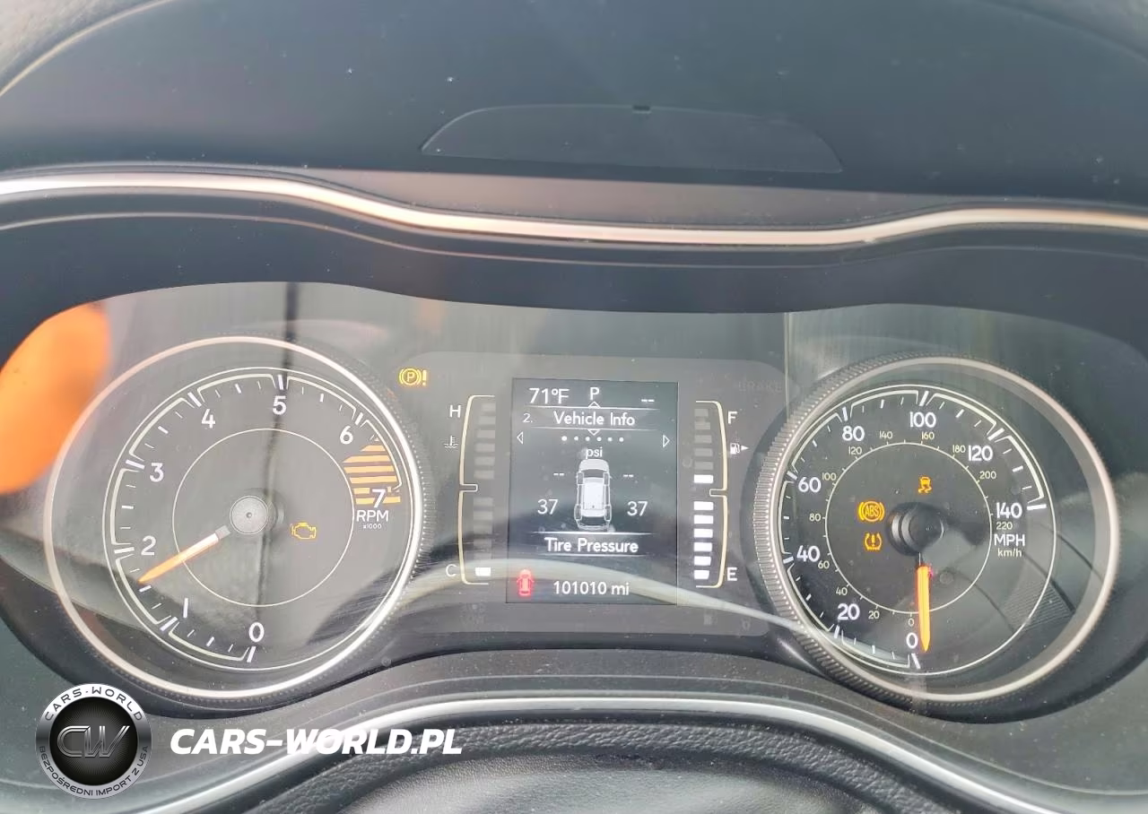 2019 Jeep Cherokee Latitude VIN:1C4PJMCB3KD282243 - 9