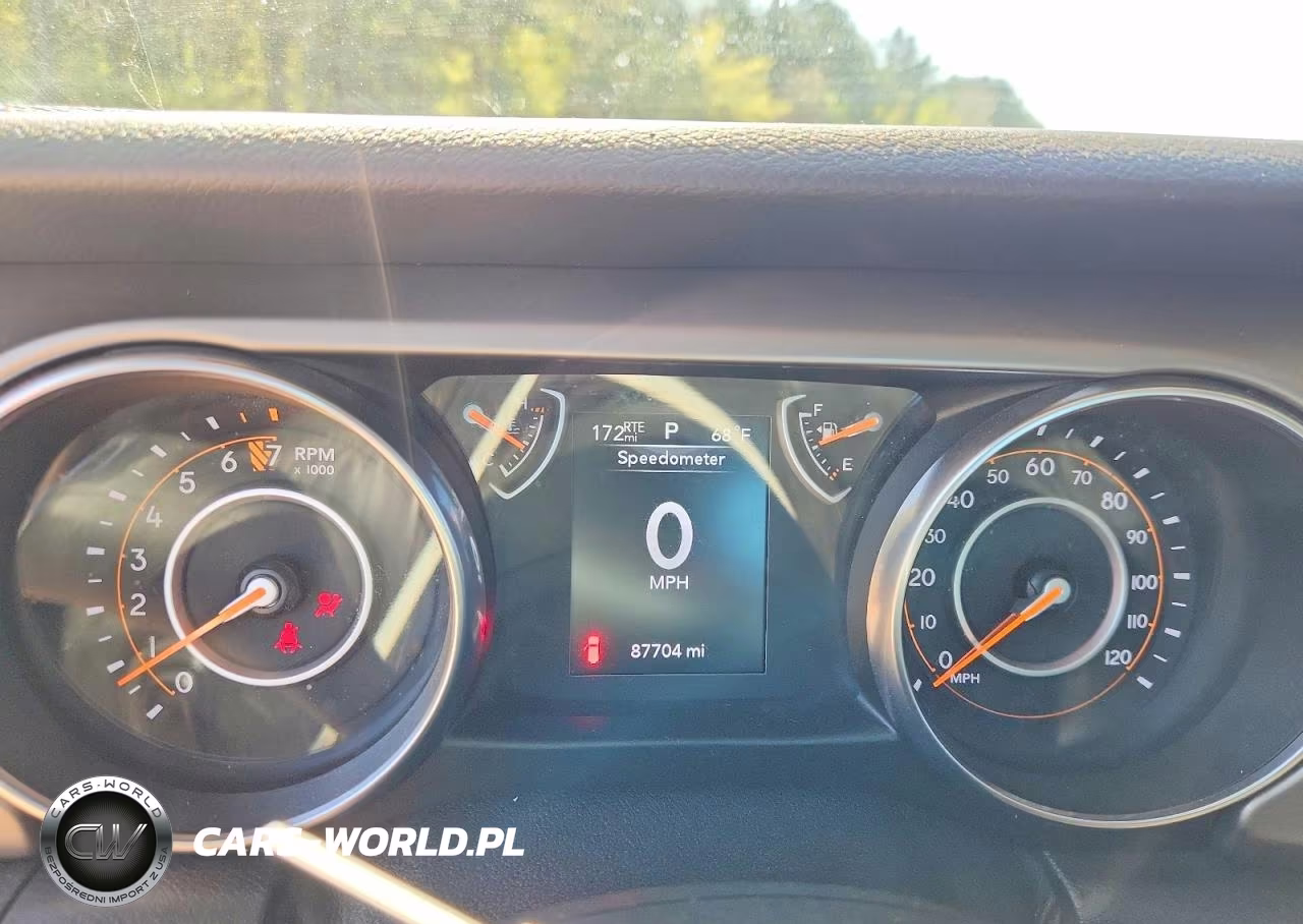 2018 Jeep Wrangler Unlimited Sport VIN:1C4HJXDG5JW292601 - 9
