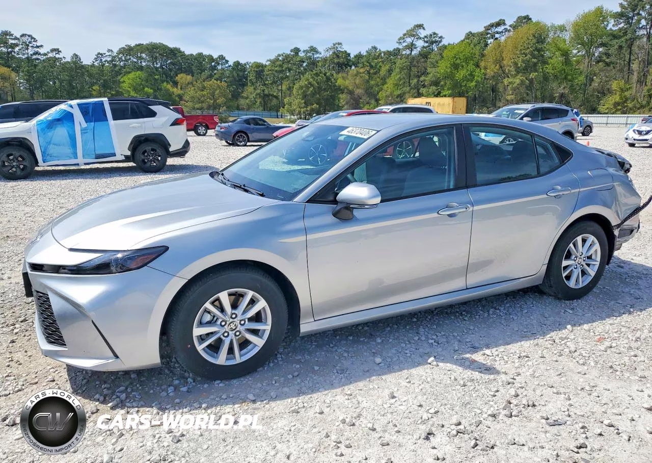 2025 Toyota Camry Le – zdjęcie 1 z 13