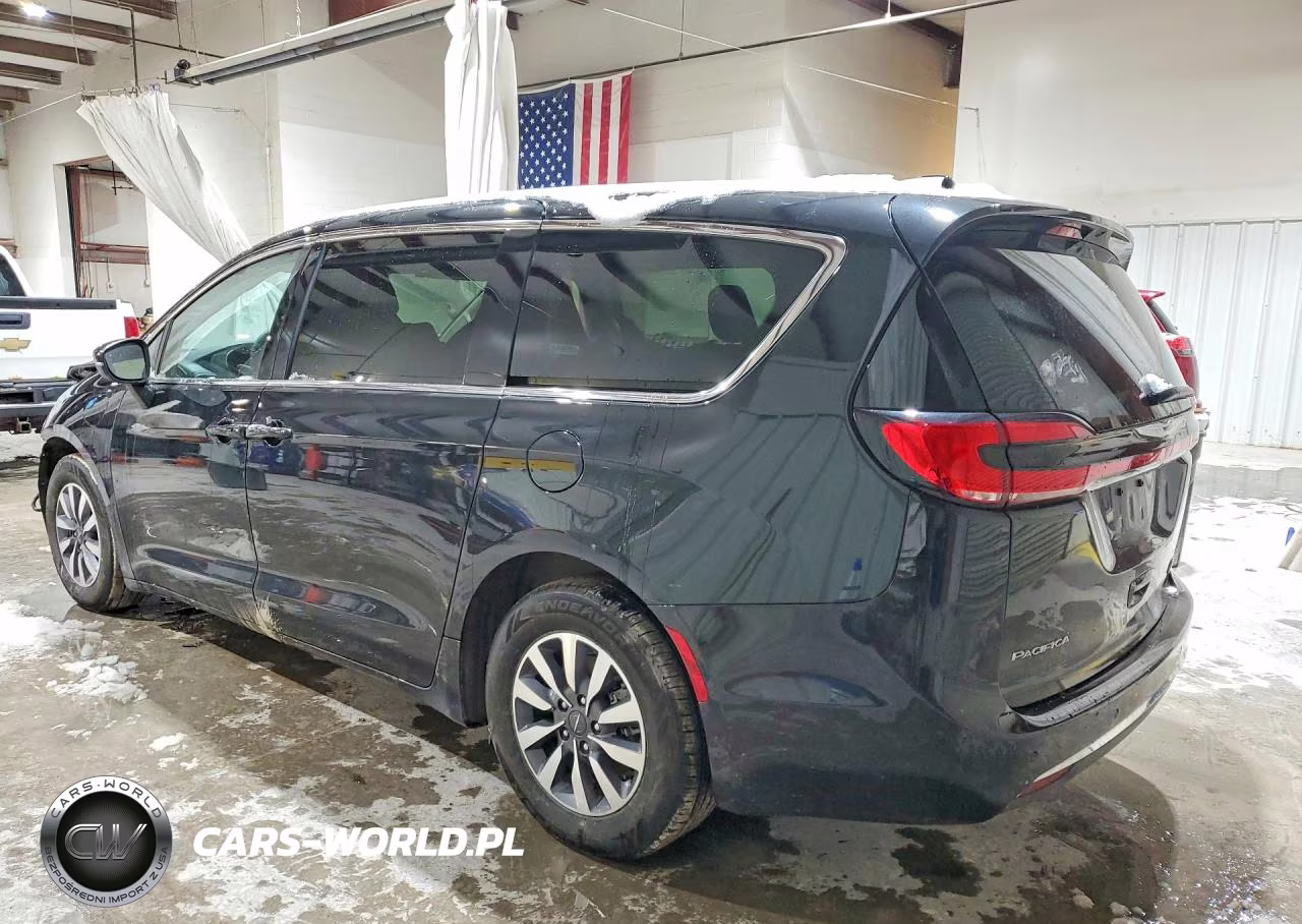 2023 Chrysler Pacifica Hybrid Touring L VIN:2C4RC1L70PR611854 - 2