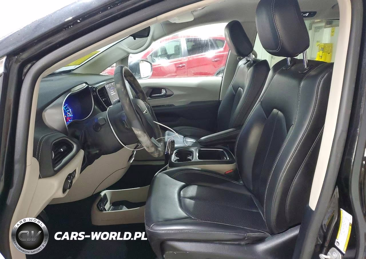 2023 Chrysler Pacifica Hybrid Touring L VIN:2C4RC1L70PR611854 - 7