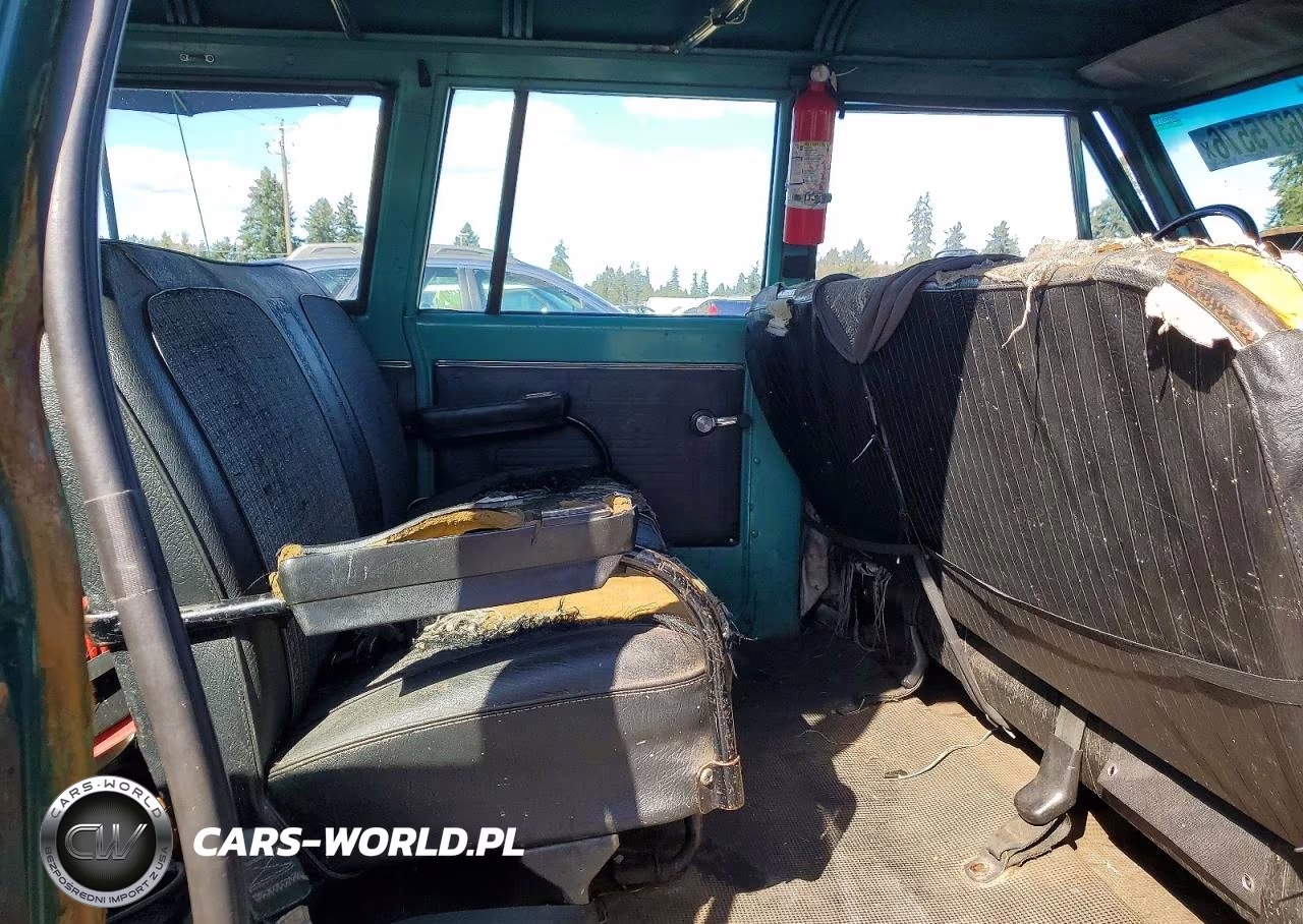 1971 Chev C20 Suburban Custom Delux VIN:CE261Z608733 - 11