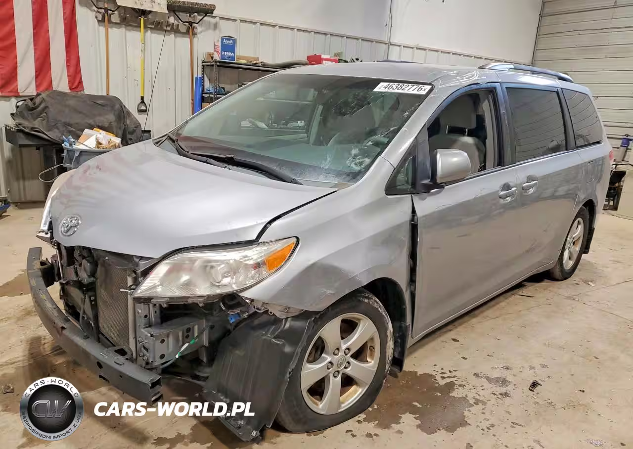 2014 Toyota Sienna Le 8-Passenger