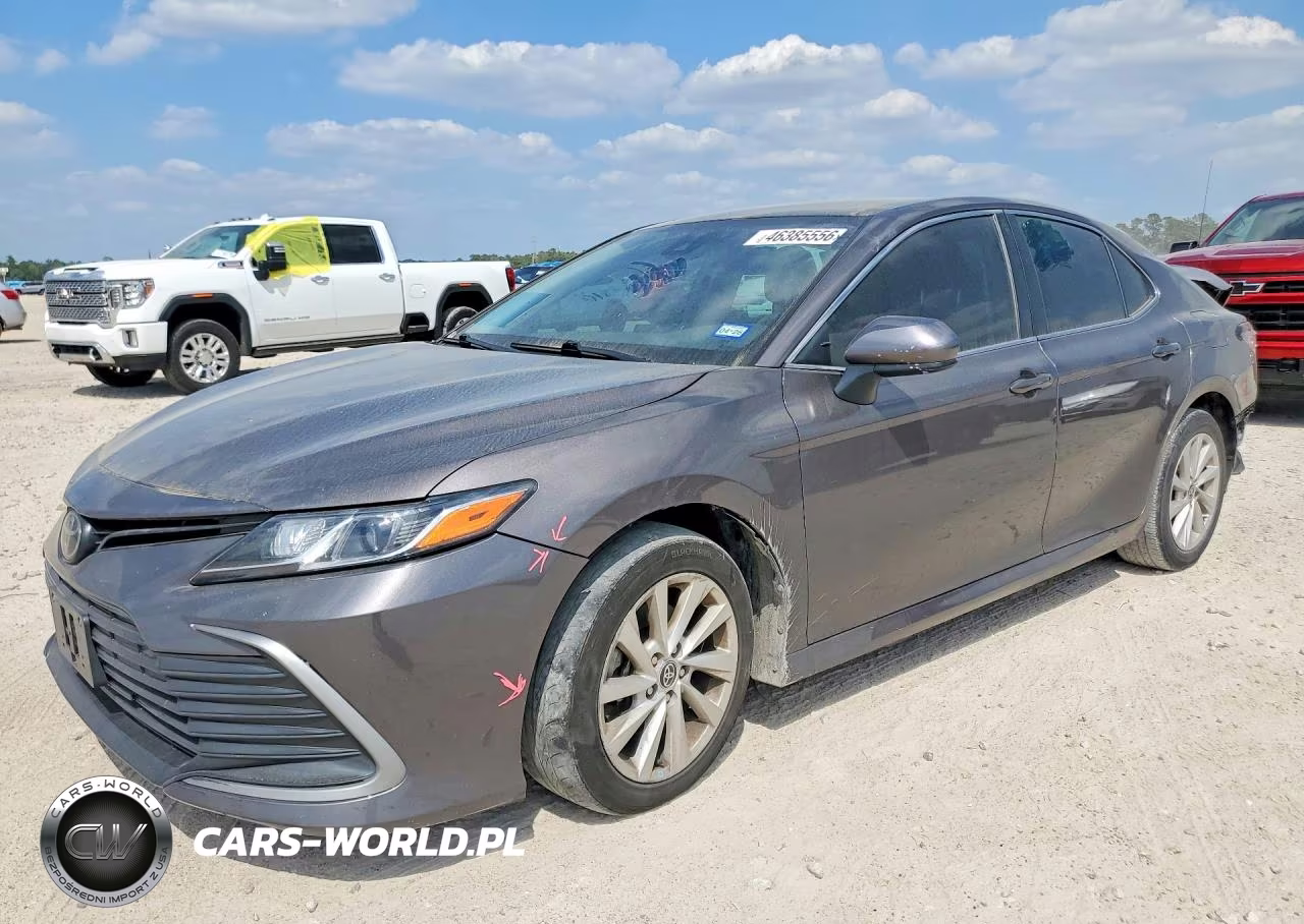 2022 Toyota Camry Le – zdjęcie 1 z 13