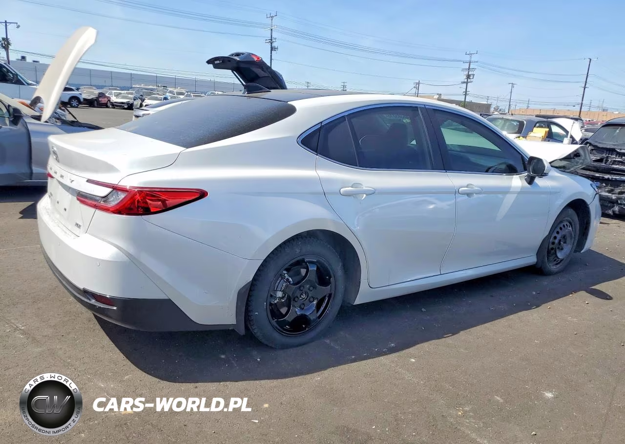 2025 Toyota Camry Xle VIN:4T1DBADK0SU025968 - 3