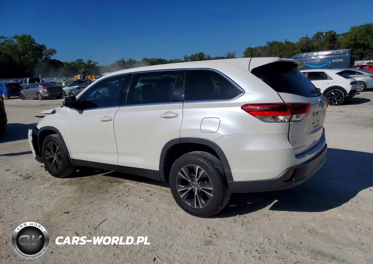 2019 Toyota Highlander Le VIN:5TDZARFH0KS057613 - 2