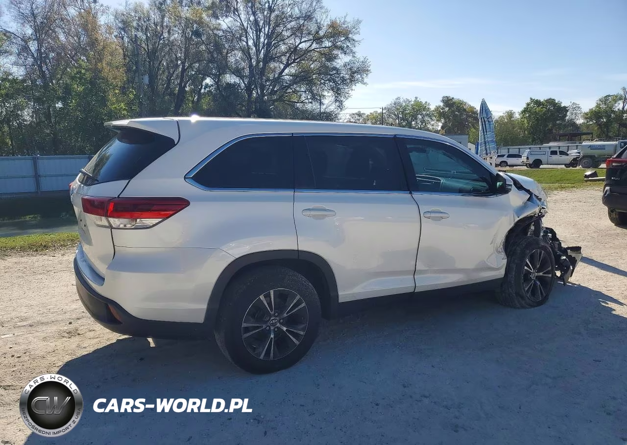 2019 Toyota Highlander Le VIN:5TDZARFH0KS057613 - 3