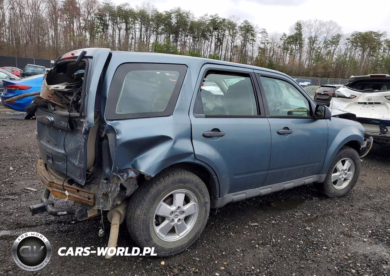 2010 Ford Escape Xls VIN:1FMCU0C78AKC25522 - 3